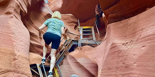 Phoenix Antelope Canyon and Horseshoe Bend Day Trip - Image 5