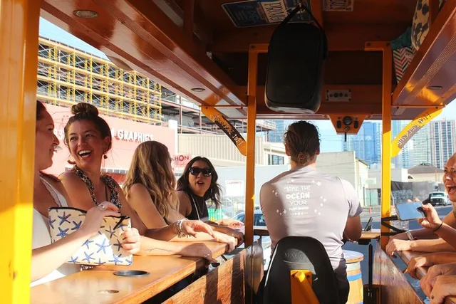 Honolulu Bar Tour in Kaka'ako 2.5 hr - Image 1