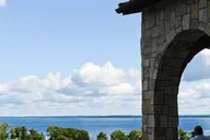 Traverse City Wine Tour on Old Mission Peninsula thumbnail 3