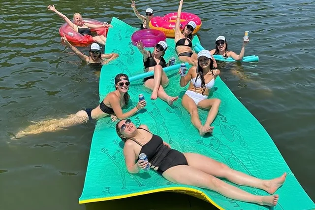 Austin Party Boat Experience - Image 4