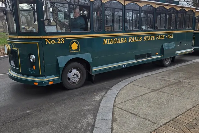 Niagara Falls Trolley Tour - Image 1