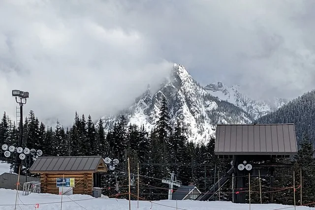Seattle Snoqualmie Pass Ski Shuttle - Image 4