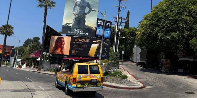 Los Angeles Hollywood Celebrity Homes Bus Tour - Image 3