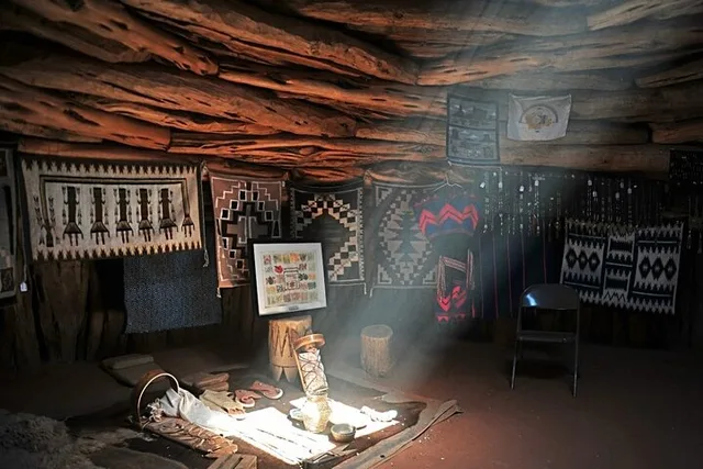 Monument Valley Cultural 4×4 Tour 3.5 Hr - Image 2