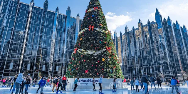 Pittsburgh Romantic and Festive Private Walk - Image 5