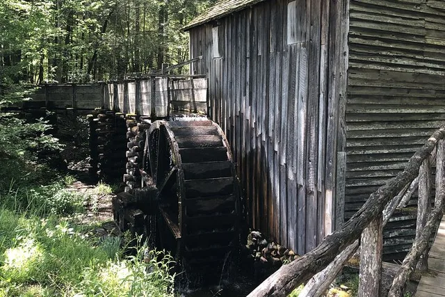 Cades Cove Jeep Tour - Image 2