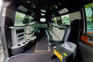 Chicago Private Sightseeing Limousine Transfer 4 Hr thumbnail 3