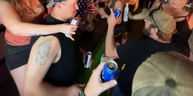 Nashville Roofless Party Bus Tour - Image 3
