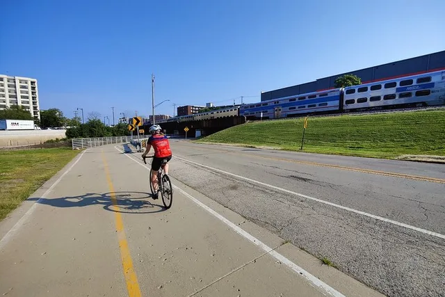 Chicago to Lake Geneva Bike Tour - Image 3