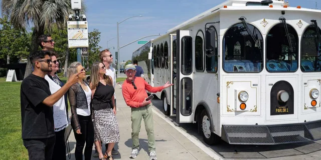Los Angeles Trolley Bus Hollywood Sightseeing Tour - Image 3