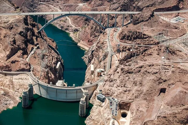 Las Vegas Hoover Dam Tour with Seven Magic Mountains - Image 3