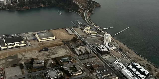 San Francisco Airplane Bay Tour - Image 5