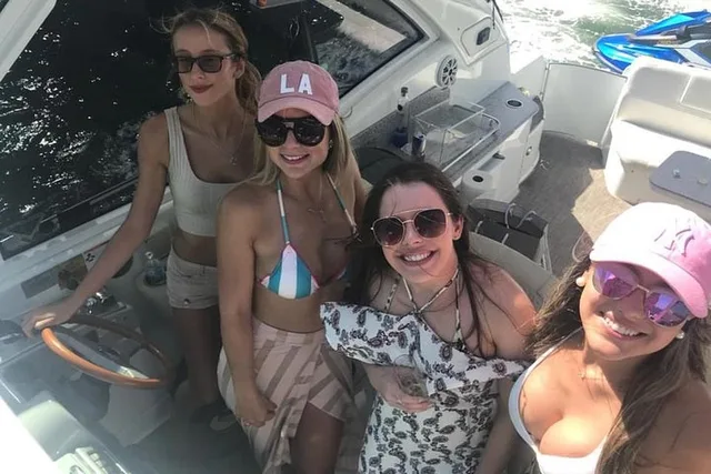 Miami Yacht Charter at Haulover Sandbar 4 hr - Image 2