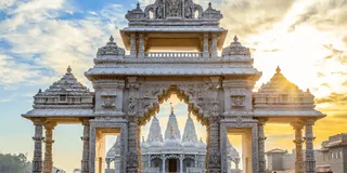 New York Shri Swaminarayan Mandir and Longwood Gardens Tour