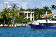 Miami Private Boat Cruise with Captain 2 hr thumbnail 3