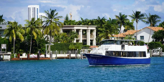 Miami Private Boat Cruise with Captain 2 hr - Image 3