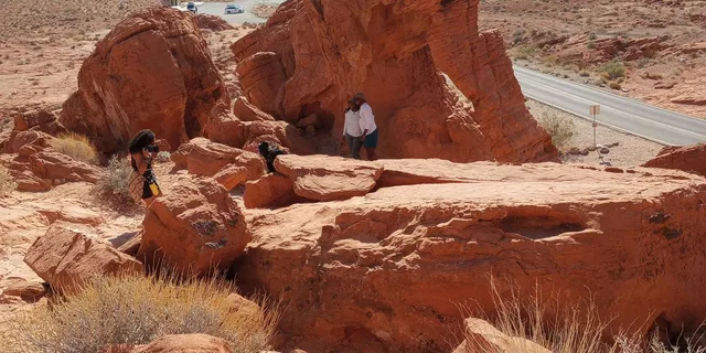 Las Vegas Valley of Fire Small Group Tour - Image 1