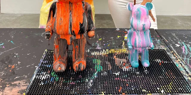 Chicago Fluid Bear Painting Experience - Image 2
