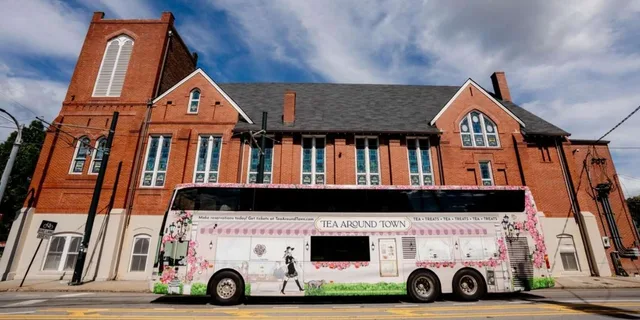 Atlanta Tea Bus Tour with City Highlights - Image 1