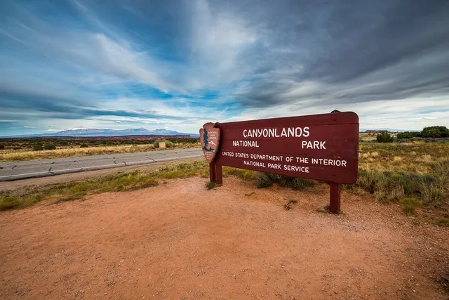 Moab Canyonlands Secluded Sunset Hike - Image 1