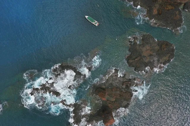 Lanai Snorkel Charter with 3 Stops 7 Hr - Image 1