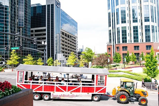 Nashville Sightseeing Tractor Tour - Image 2