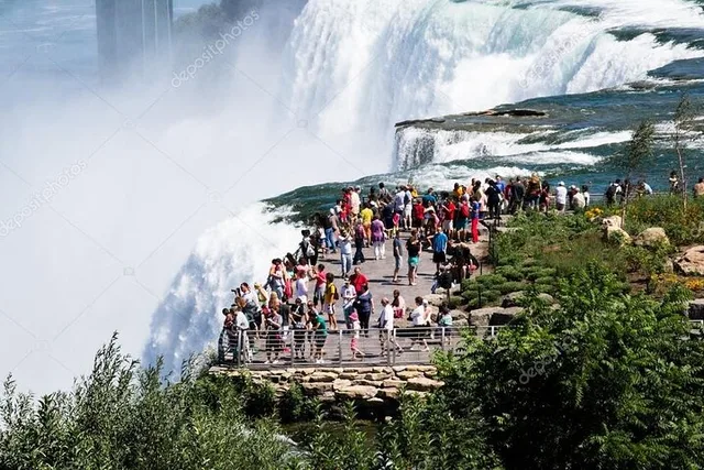 Niagara Falls Boat Ride and Cave Tour - Image 2