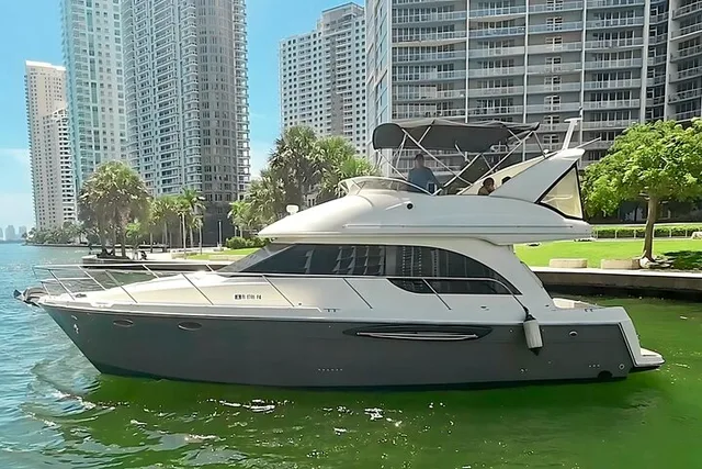 Miami Yacht Rental with Captain 4 hr - Image 1