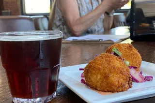 Galveston Island Pubs and Grub Tour 2 hr