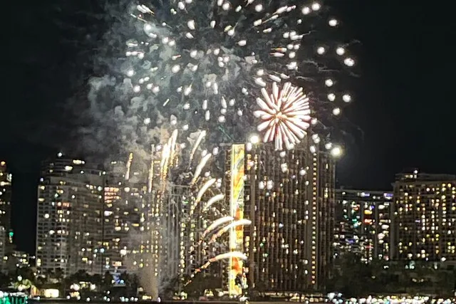 Waikiki Sunset & Fireworks Cruise - Image 6