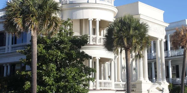 Charleston Historic City Tour and Magnolia Plantation - Image 4