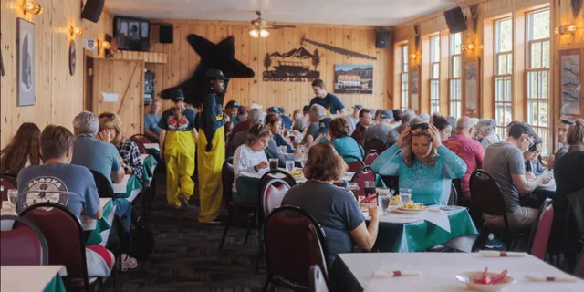Ketchikan Crab Feast Lunch at George Inlet Lodge - Image 2