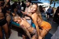 Las Vegas Pool Crawl with Free Drinks thumbnail 4