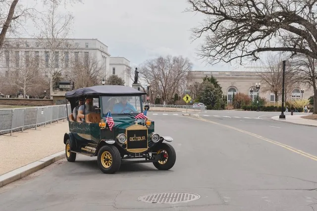 Washington DC Moonlight Tour by E-Cart or Vintage Car - Image 4