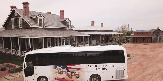 Rapid City Mount Rushmore and Black Hills Tour with Meals and Show - Image 3