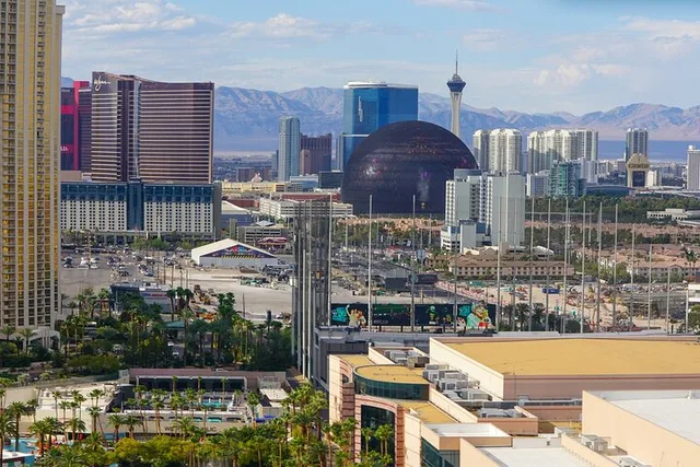 Las Vegas Helicopter Tour Over Hoover Dam - Image 5