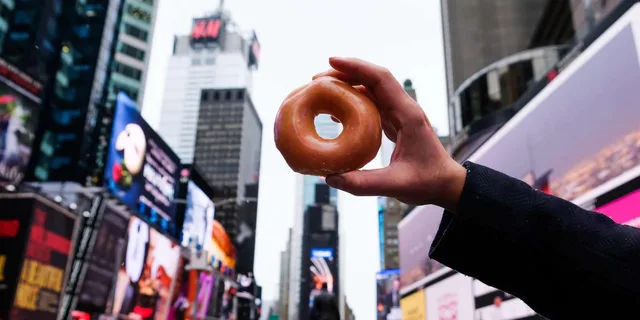 New York City Donut Tour in Times Square & Rockefeller Center - Image 3