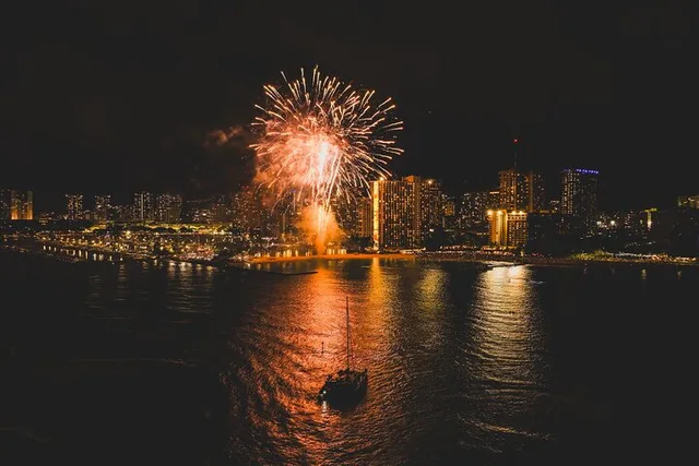Waikiki Fireworks Dinner Cruise - Image 3