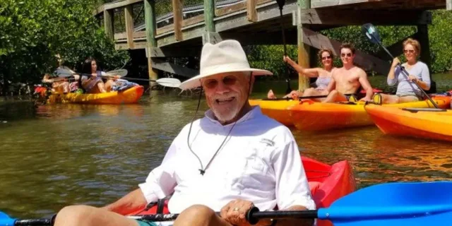 Sarasota Mangrove Kayak Tour to Hidden Beach - Image 3