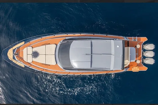 Miami Yacht Rental with Captain and Crew 4 hr - Image 1