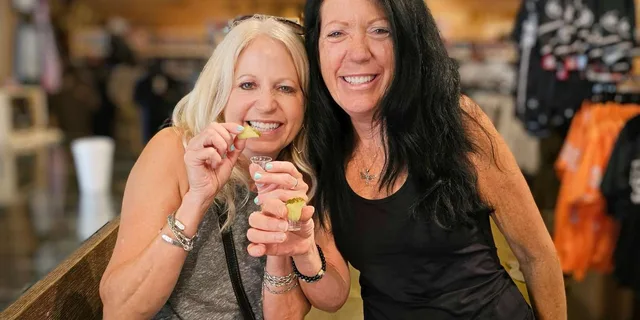 Pigeon Forge Booze Cruise Tasting Tour - Image 1