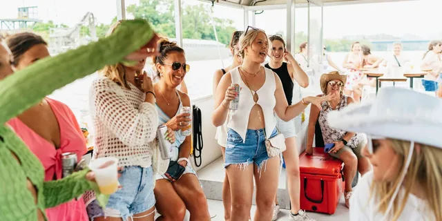 Nashville Pontoon Party Cruise with Captain 2 hr - Image 3