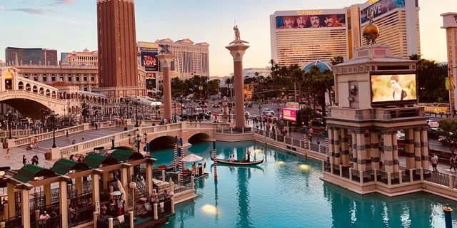 Las Vegas Strip Private City Tour - Image 2