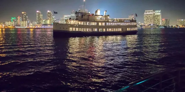 San Diego Dinner Buffet Cruise - Image 1