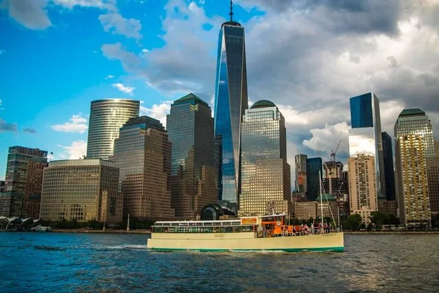 New York City Architecture Yacht Cruise - Image 3