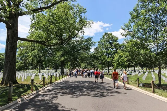 Arlington Cemetery Tour with Guard Ceremony - Image 5