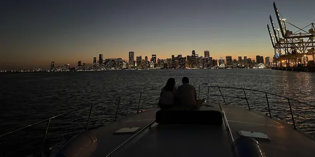 Miami Sunset Yacht Cruise - Image 4