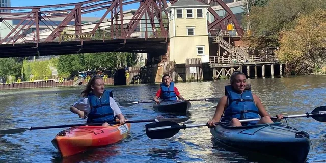 Chicago History and Architecture Kayak Tour - Image 3