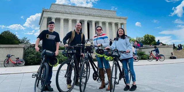 Washington DC Monuments and Memorials Bike Tour - Image 3