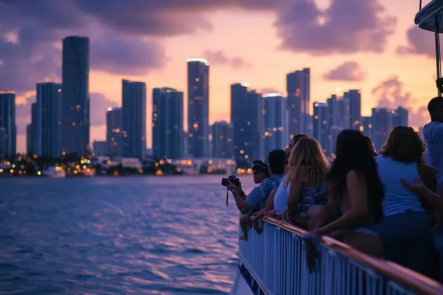 Miami Walking and Boat Tour Combo 5 hr - Image 3